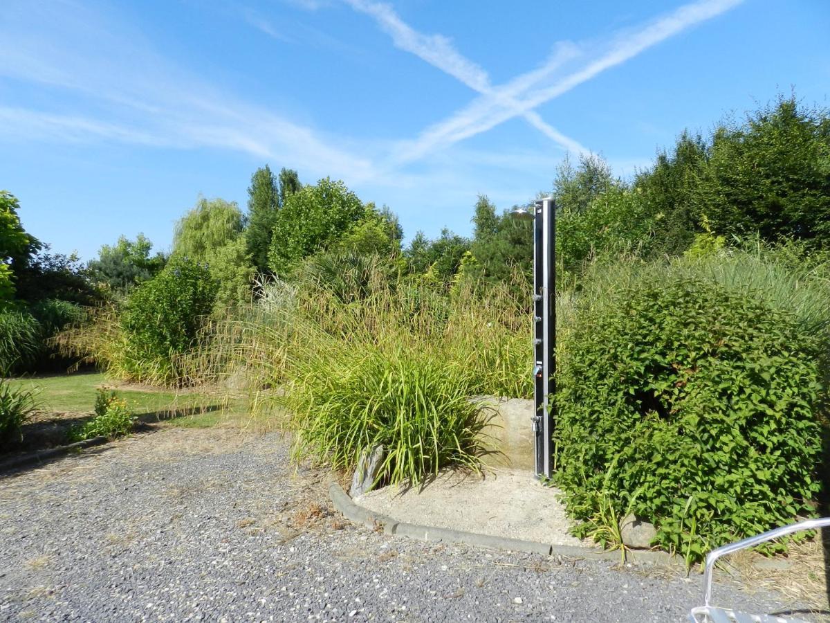Gite La Grenouillere Esqueheries Exterior foto