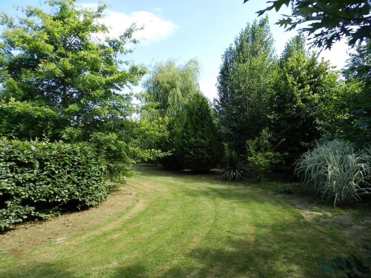 Gite La Grenouillere Esqueheries Exterior foto